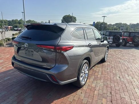 Used 2023 Toyota Highlander Limited FWD image 14