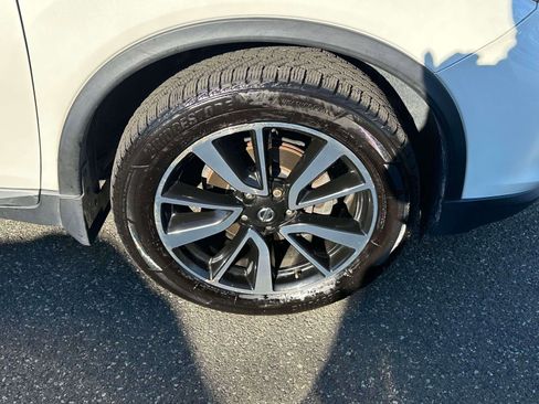 Used 2019 Nissan Rogue SL w/ Premium Package image 6