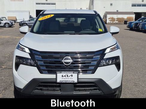 Used 2024 Nissan Rogue SV image 3