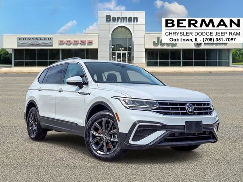 Used 2023 Volkswagen Tiguan SE w/ Panoramic Sunroof Package AWD/4WD image 1