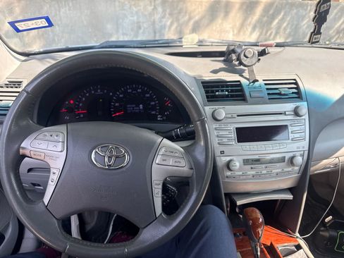 Used 2010 Toyota Camry XLE FWD image 5