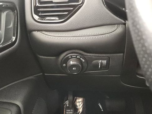 Used 2022 Dodge Durango SXT AWD/4WD image 22
