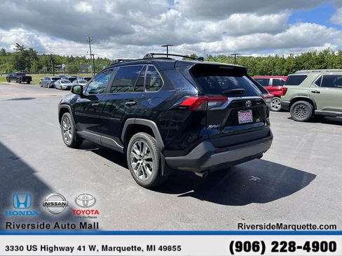 Used 2019 Toyota RAV4 Limited AWD/4WD image 6