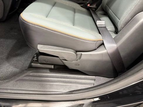 Used 2025 GMC Acadia AT4 image 18