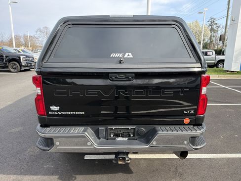 Used 2022 Chevrolet Silverado 2500 LTZ w/ LTZ Premium Package image 9