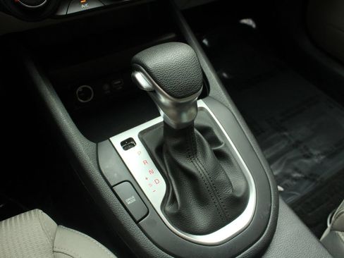 Used 2020 Kia Forte LXS FWD image 33