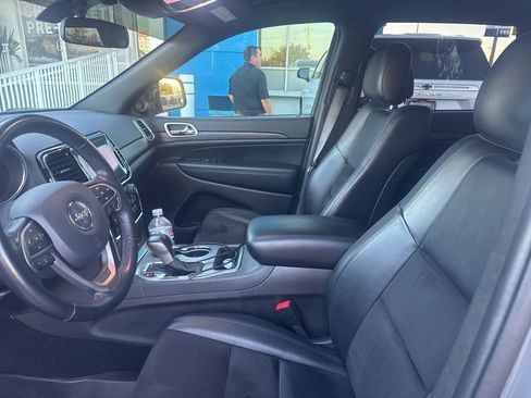 Used 2021 Jeep Grand Cherokee Laredo X image 9