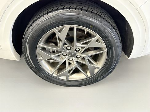 Used 2025 Genesis GV70 2.5T AWD/4WD image 11