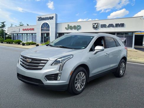 Used 2017 Cadillac XT5 Luxury AWD/4WD image 2