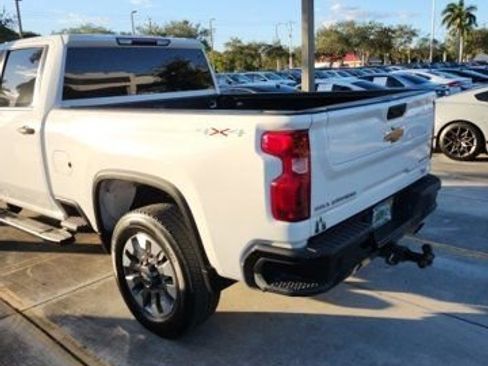 Used 2022 Chevrolet Silverado 2500 Custom w/ Custom Convenience Package image 4