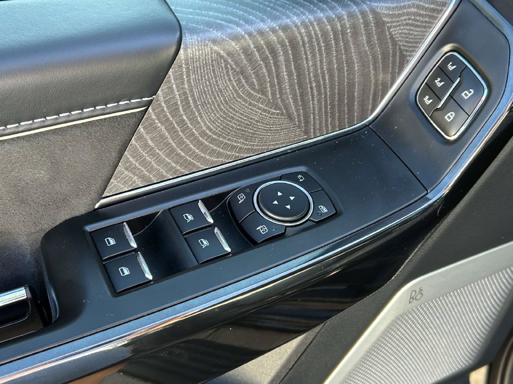 Used 2023 Ford F150 Lightning Platinum AWD/4WD image 18
