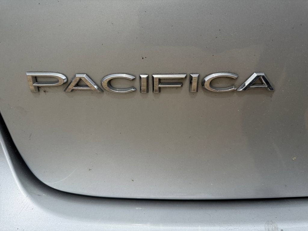 Used 2024 Chrysler Pacifica Touring-L FWD image 44