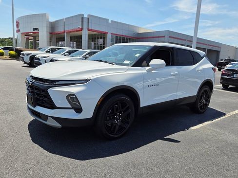 Used 2025 Chevrolet Blazer LT w/ Driver Confidence Package FWD image 3