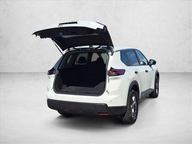 Used 2024 Nissan Rogue S AWD/4WD image 5