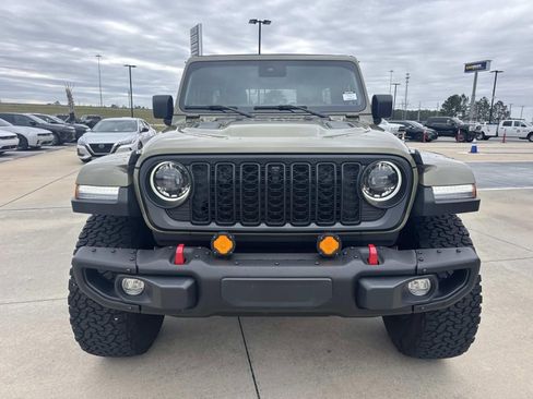 Used 2025 Jeep Wrangler Unlimited Rubicon image 2