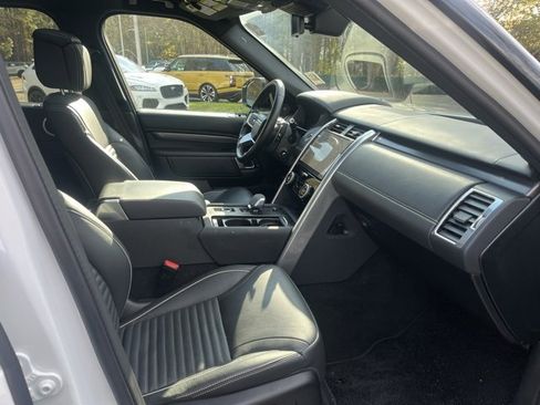 Used 2024 Land Rover Discovery Metropolitan Edition image 11