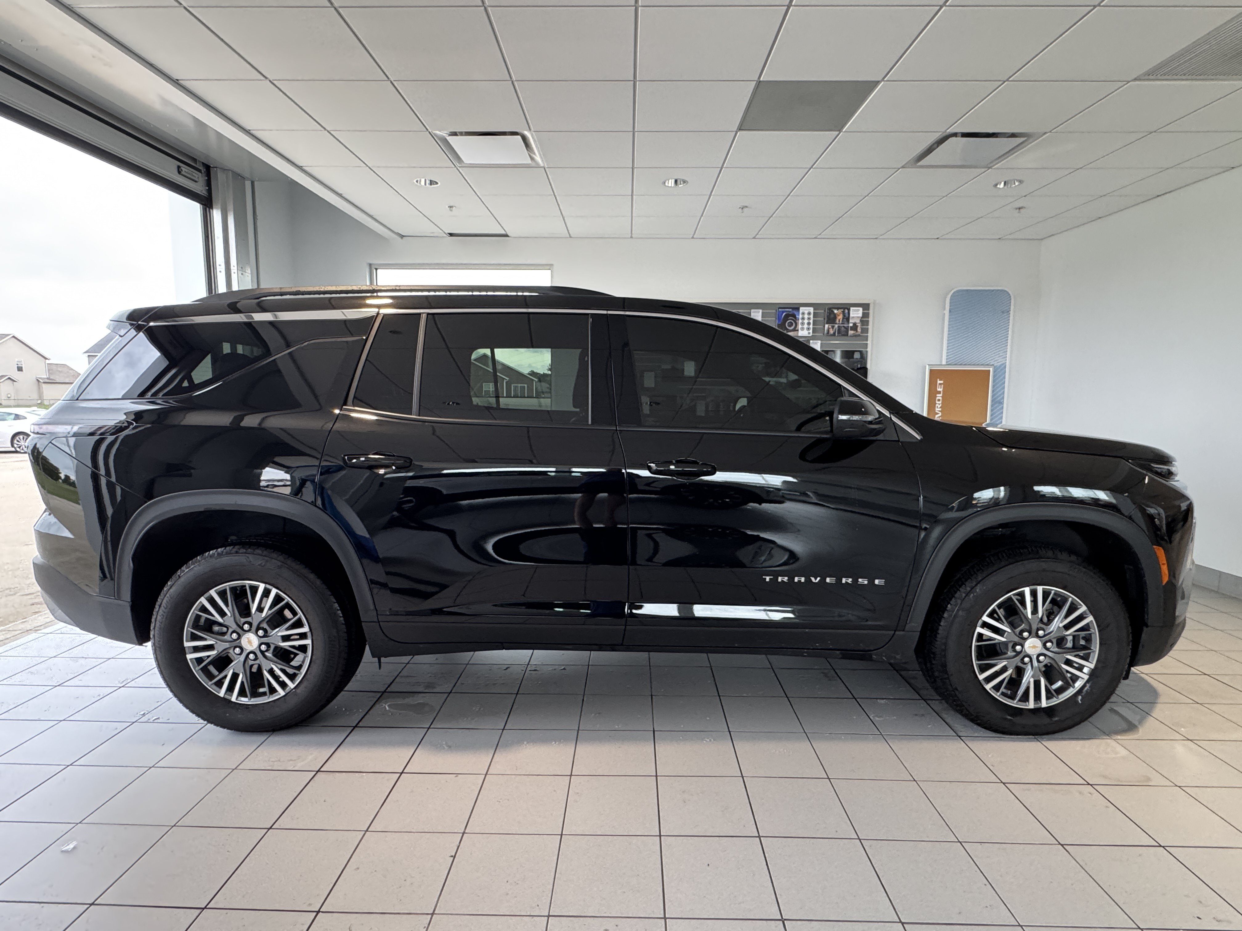 Used 2026 Chevrolet Traverse LT AWD/4WD image 6