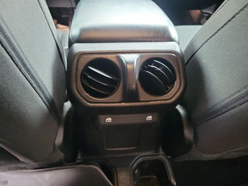 Used 2020 Jeep Gladiator Sport w/ Quick Order Package 24S AWD/4WD image 9