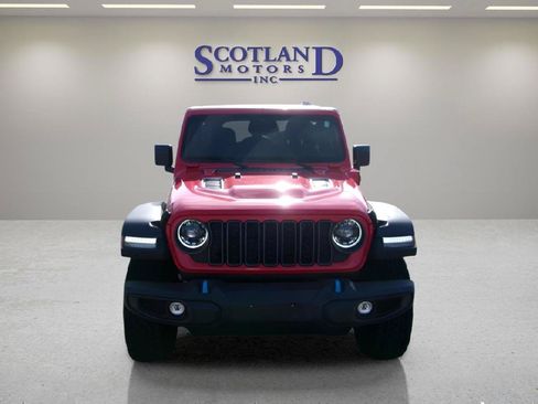 Used 2025 Jeep Wrangler Unlimited Rubicon 4xe w/ Convenience Group AWD/4WD image 3