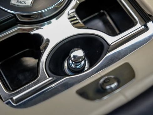 Used 2017 Rolls-Royce Wraith RWD image 29