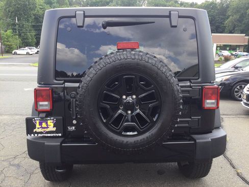 Used 2018 Jeep Wrangler Sport AWD/4WD image 9