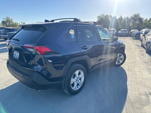 Used 2021 Toyota RAV4 XLE w/ Carpet Mat Package (TMS) FWD image 4