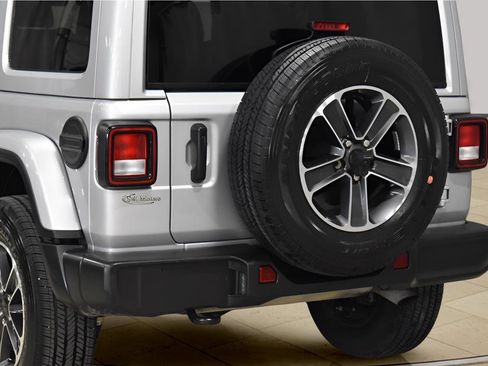 Used 2023 Jeep Wrangler Sahara image 5