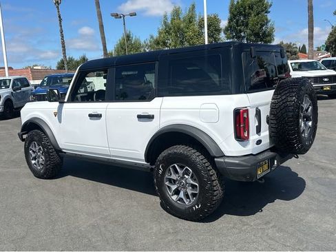 New 2025 Ford Bronco Badlands image 4