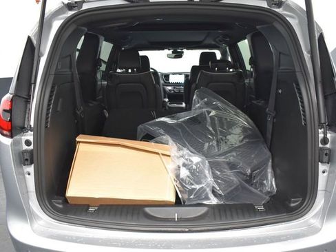 New 2026 Chrysler Pacifica Limited image 44