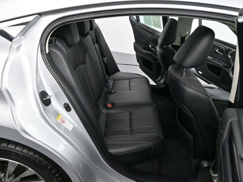 Used 2019 Lexus ES 350 Ultra Luxury w/ Accessory Package image 31