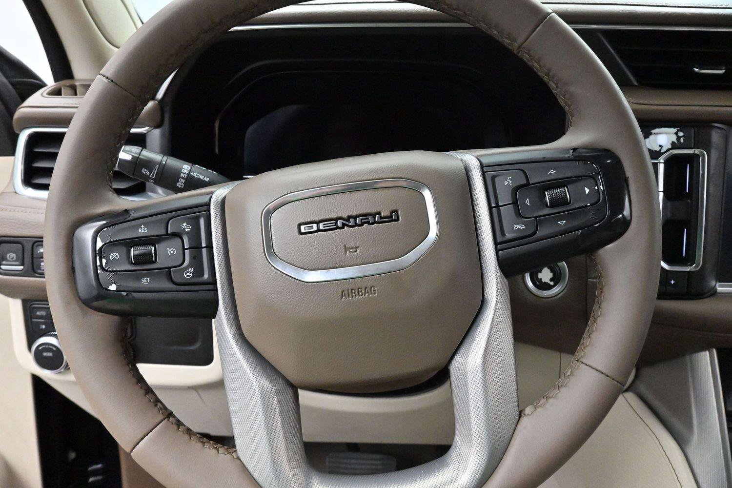 Used 2023 GMC Yukon XL Denali AWD/4WD image 20