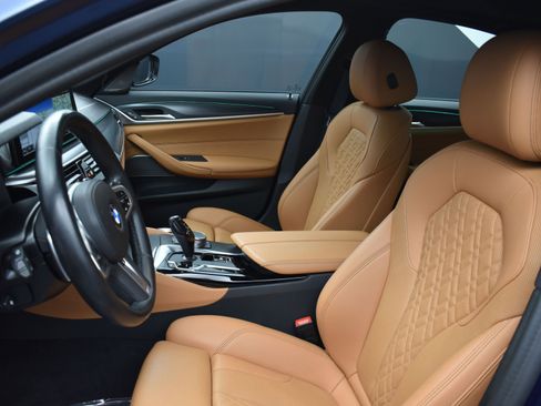 Used 2022 BMW 530i xDrive w/ M Sport Package image 16