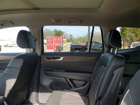 Certified 2025 Volkswagen Atlas SEL Premium R-Line image 10