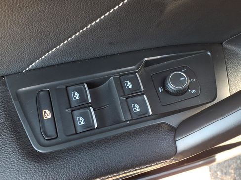 Certified 2023 Volkswagen Tiguan SE w/ Panoramic Sunroof Package FWD image 18