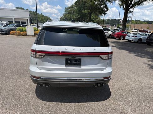 Used 2025 Lincoln Aviator Reserve w/ Luxury Package RWD image 11