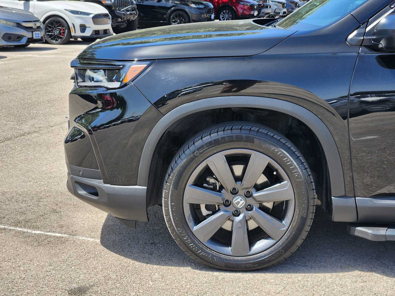 Used 2025 Honda Pilot Sport image 8