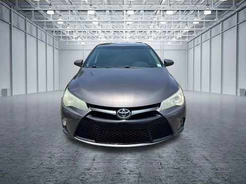 Used 2015 Toyota Camry SE FWD image 2