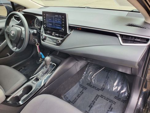 Used 2021 Toyota Corolla LE image 24