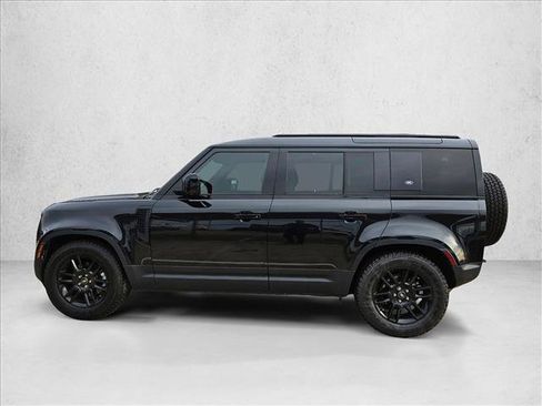 Used 2024 Land Rover Defender 110 S AWD/4WD image 9
