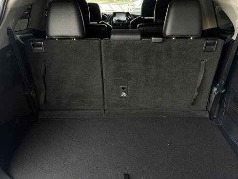 Used 2021 Toyota Highlander XLE FWD image 22