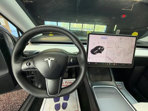Used 2021 Tesla Model Y Long Range AWD/4WD image 17