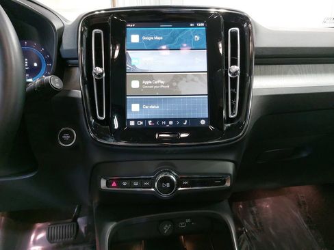 Used 2024 Volvo XC40 B5 Plus w/ Climate Package image 20