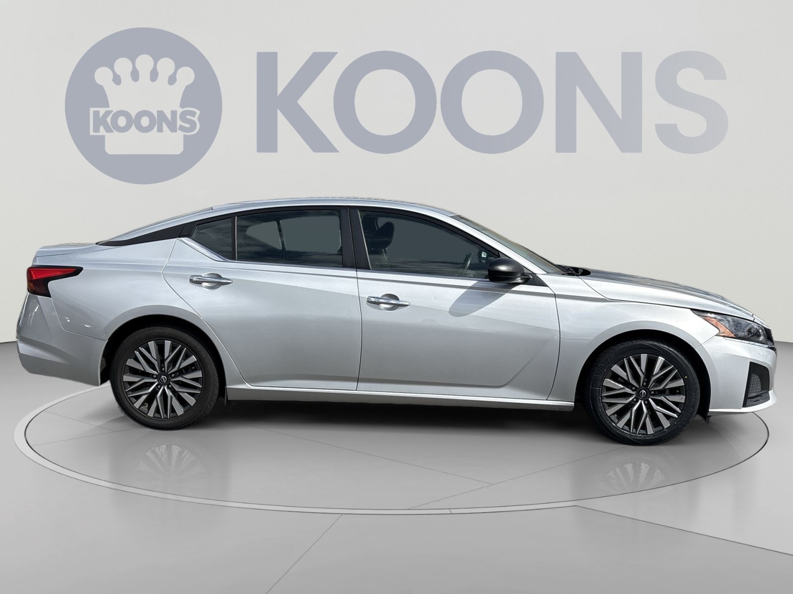 Used 2024 Nissan Altima 2.5 SV FWD image 8