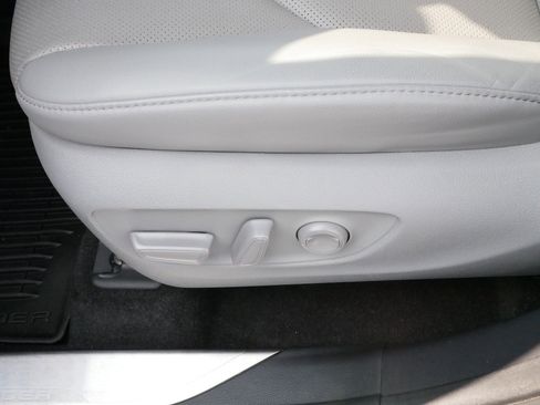 Used 2023 Toyota Highlander Platinum image 20