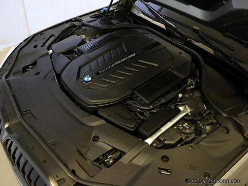 Certified 2022 BMW M760i xDrive w/ Luxury Rear Seating Package image 43