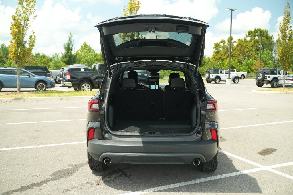 Used 2025 Ford Escape ST-Line Select AWD/4WD image 17
