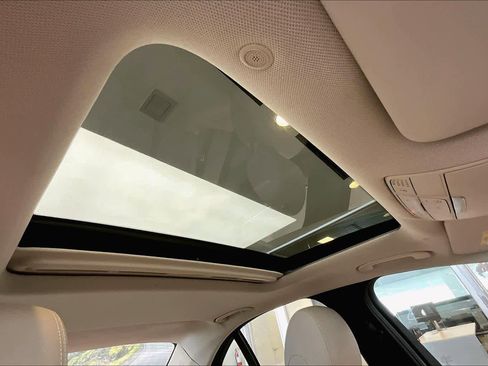 Used 2020 Mercedes-Benz C 300 Sedan image 12