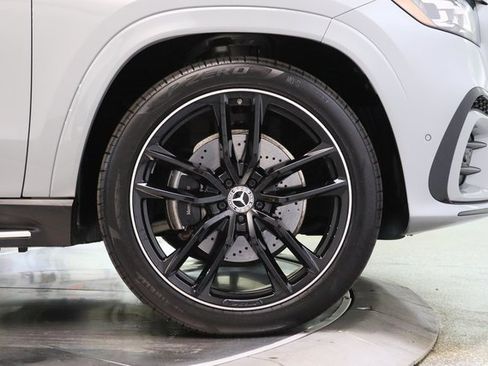 Used 2024 Mercedes-Benz GLS 580 4MATIC image 11