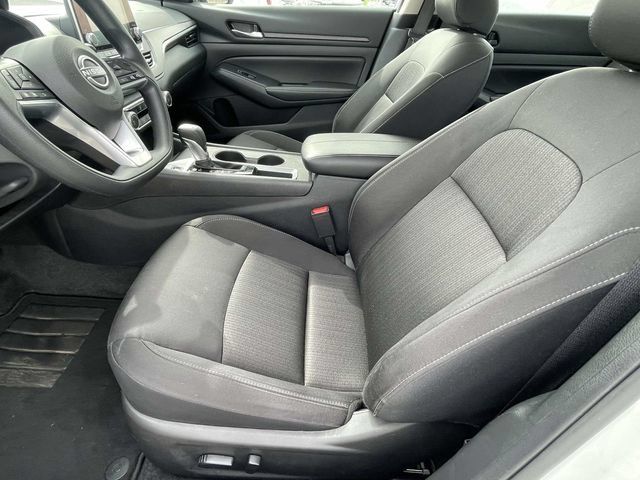 Used 2025 Nissan Altima 2.5 SV FWD image 14