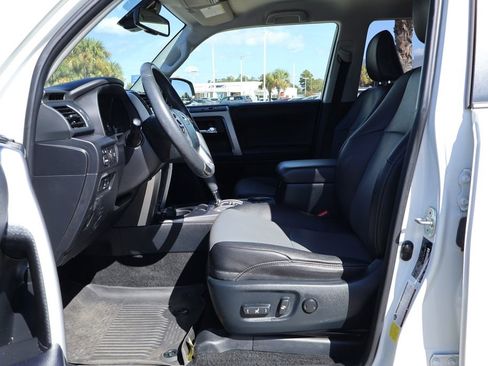 Used 2022 Toyota 4Runner SR5 Premium image 8